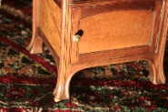 mobilier brocante chevet en acajou et erable mouchete d'epoque art nouveau style Majorelle ecole de nancy